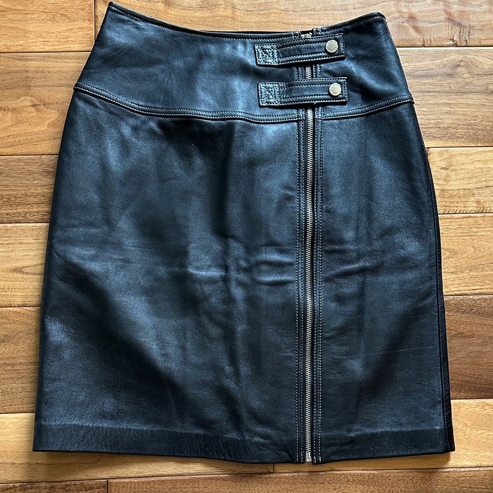 Bernardo genuine leather skirt with full zip front